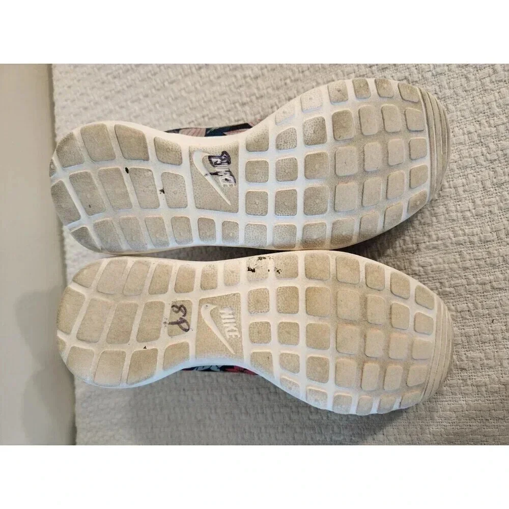 NIKE Women's ROSHE RUN ONE PRINT - ALOHA - Sz 6